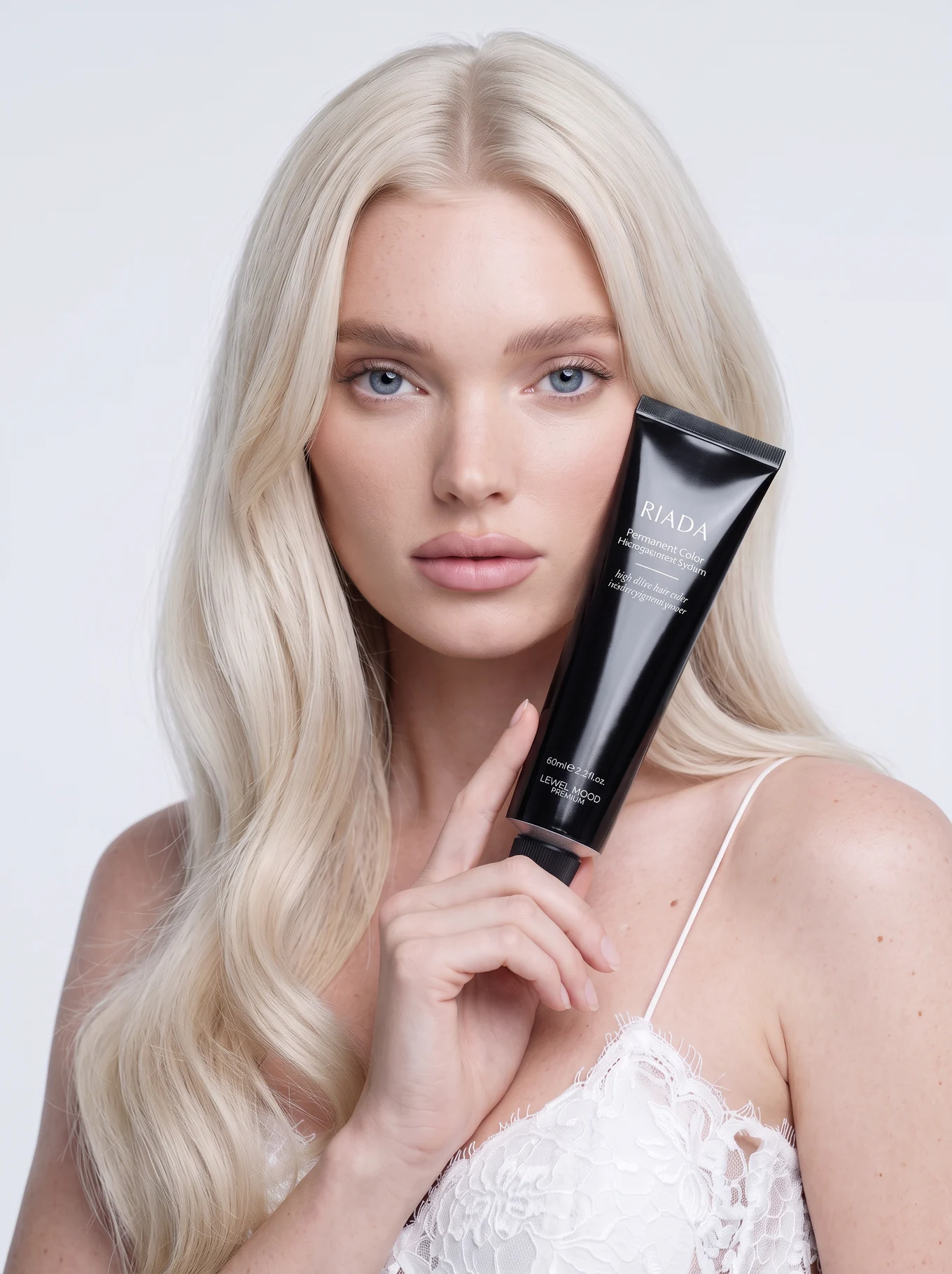 RIADA Permanent Color ürünüyle sarışın model